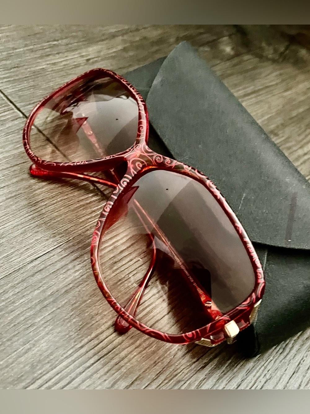 ❤️🔥 Authentic Vintage Dior Red Patterned Sunglasses with Case ❤️🔥